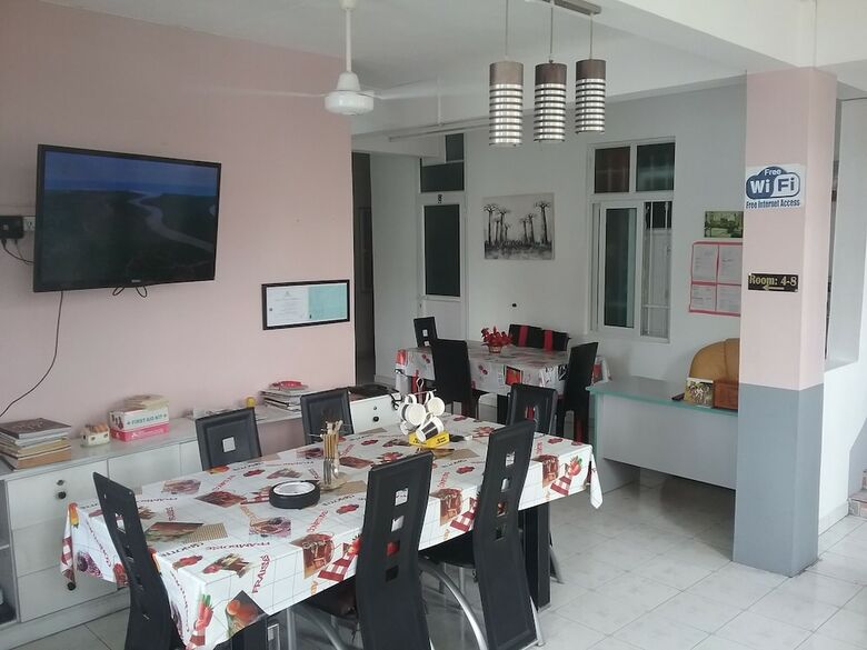 Hostal La Plaine Verte Guest House