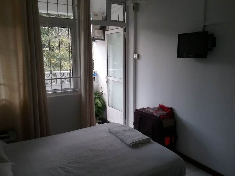 Hostal La Plaine Verte Guest House