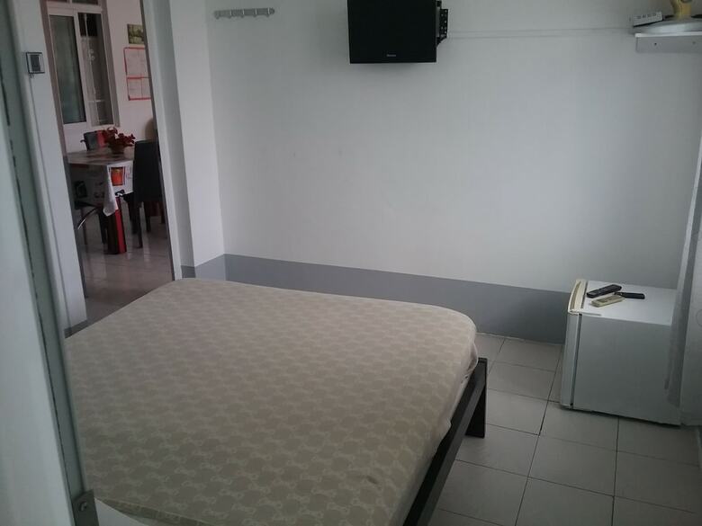 Hostal La Plaine Verte Guest House