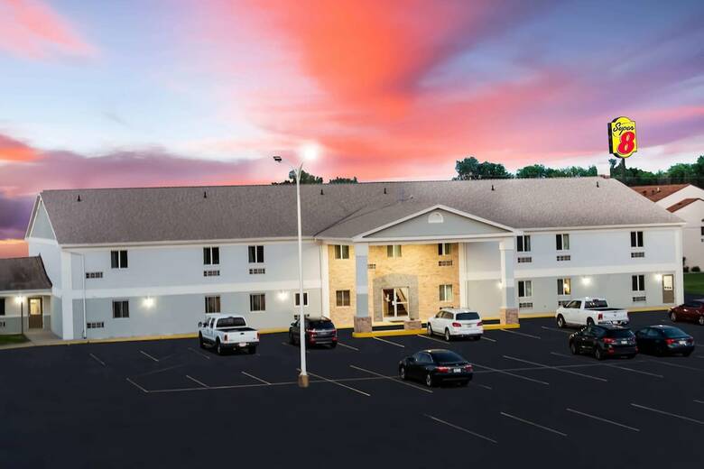 Hotel Super 8 By Wyndham Sidney