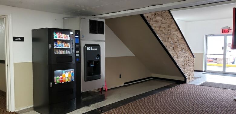 Hotel Super 8 By Wyndham Sidney