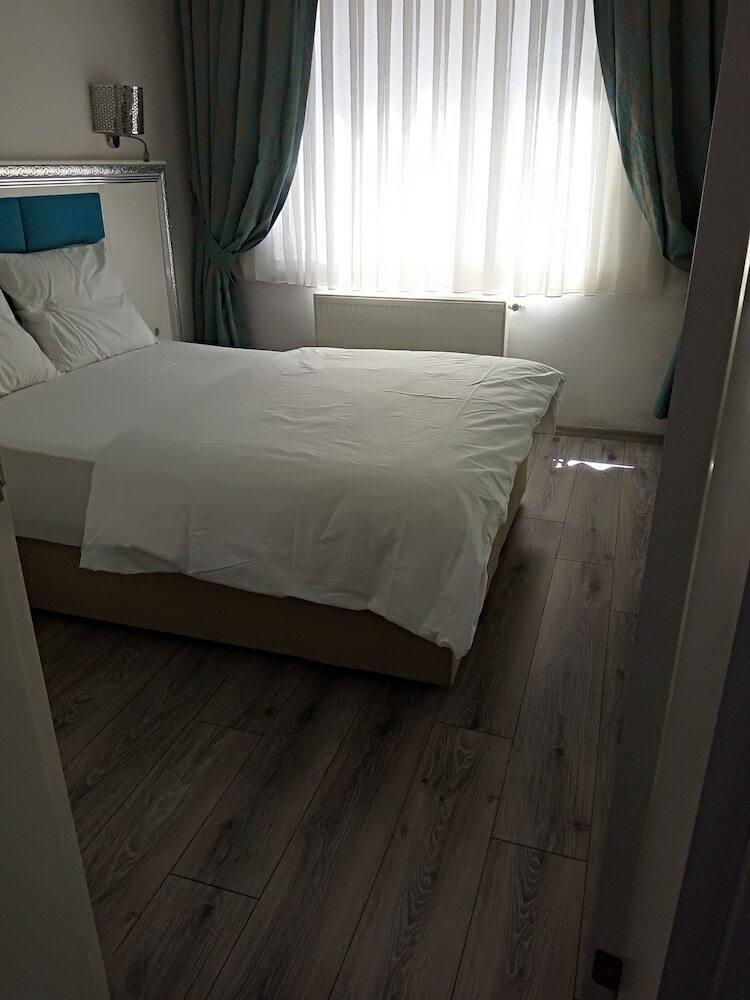 Fish Gold Apart Suites