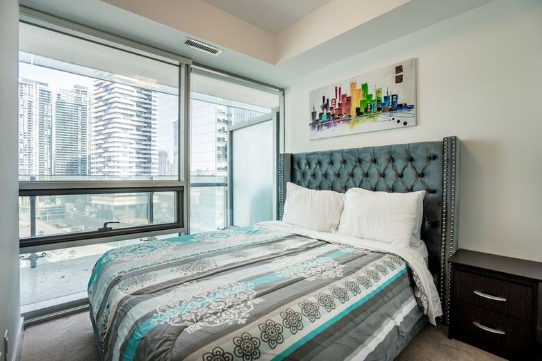 Apartamentos Aaira Suites At 65 Bremner Blvd