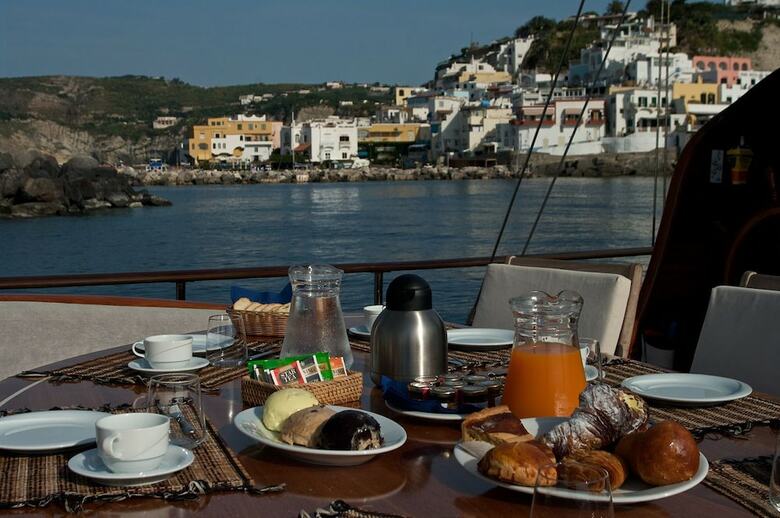 Plaghia Charter Boat & Breakfast
