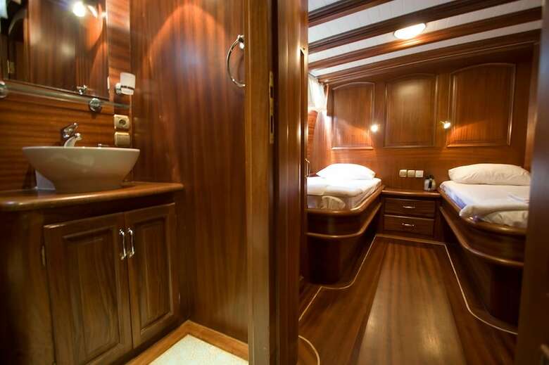 Plaghia Charter Boat & Breakfast