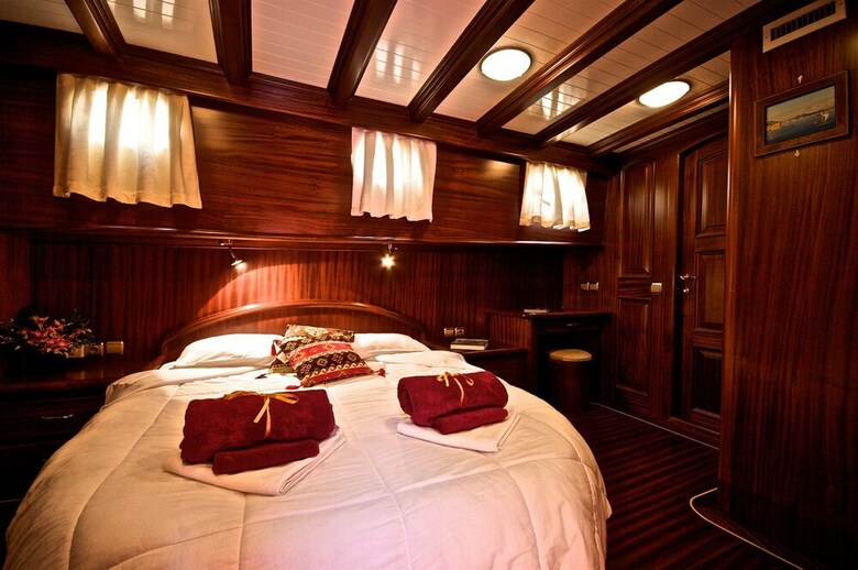 Plaghia Charter Boat & Breakfast