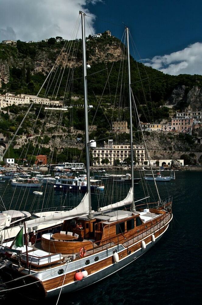 Plaghia Charter Boat & Breakfast