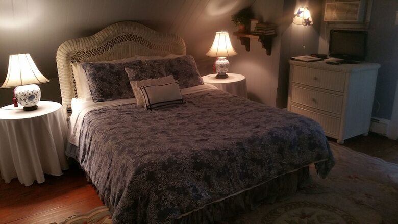 Pineapple Hill Inn Bed & Breakfast