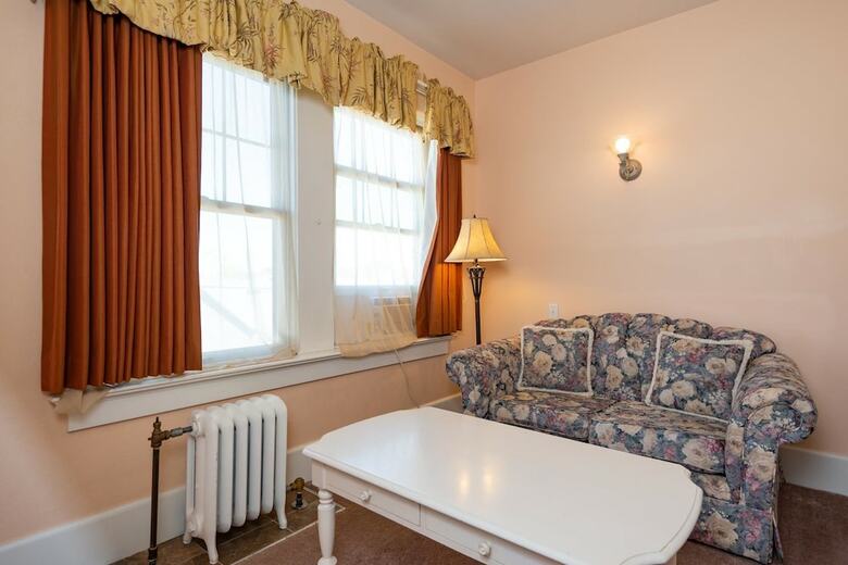 Historic Hotel Condon