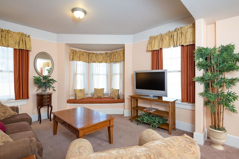 Historic Hotel Condon