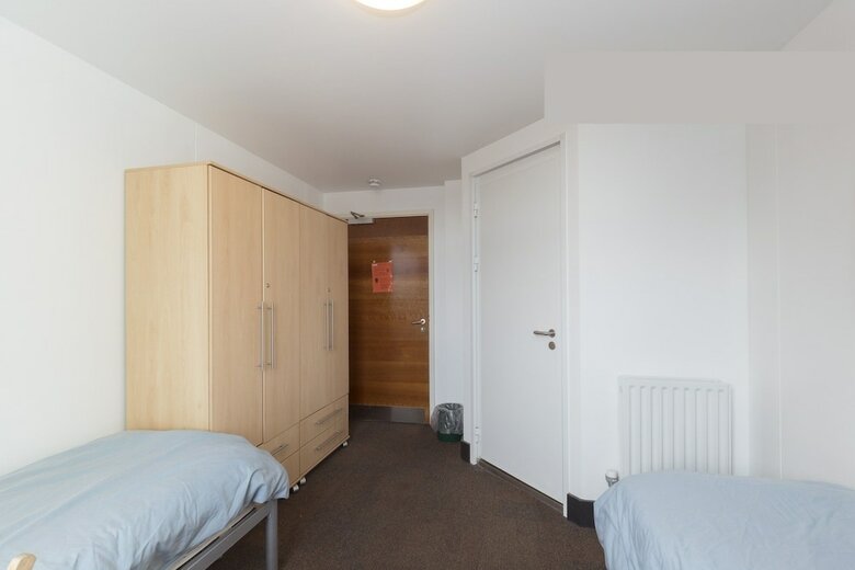 Hostal Davies Court