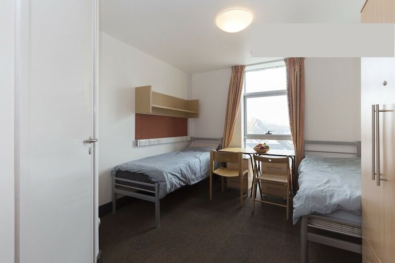 Hostal Davies Court