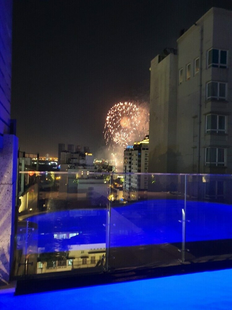 Sunflower Cbq Hotel