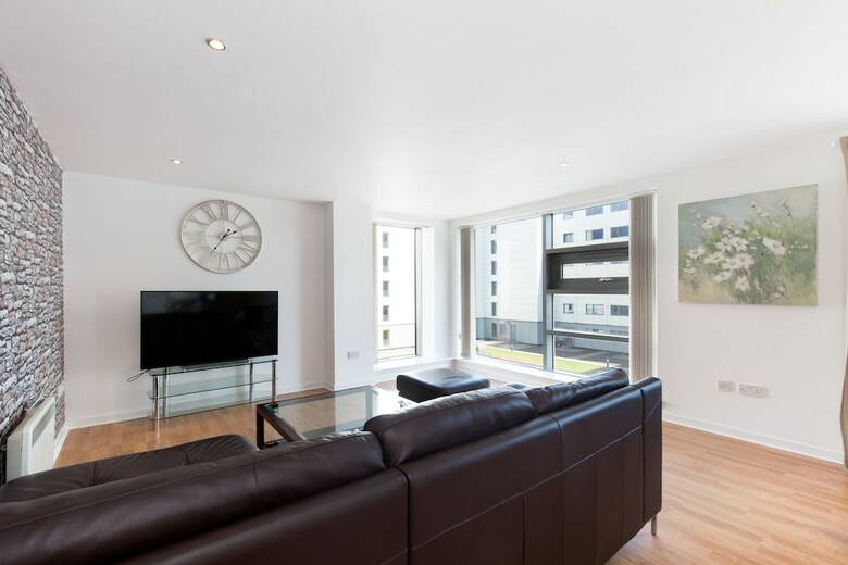 Stylish Garden View Apartment
