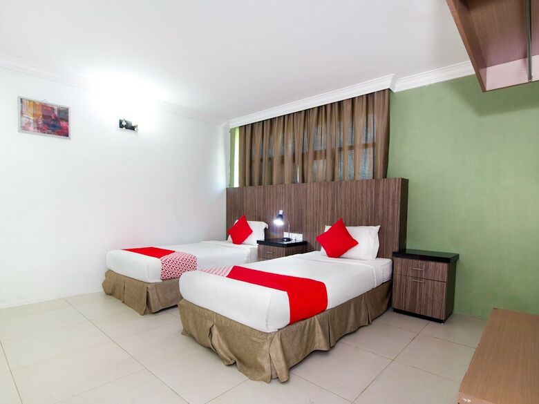 Oyo 443 Crystal City Hotel