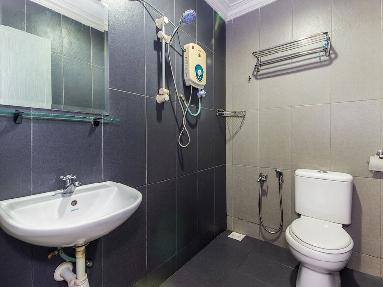 Oyo 443 Crystal City Hotel