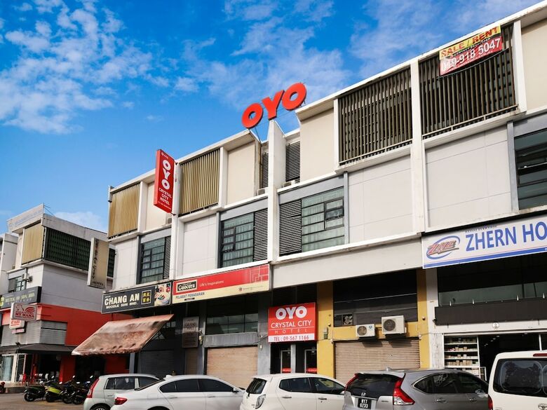 Oyo 443 Crystal City Hotel