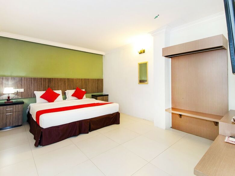 Oyo 443 Crystal City Hotel