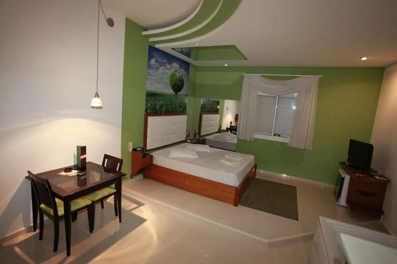 Liverpool Hotel & Motel