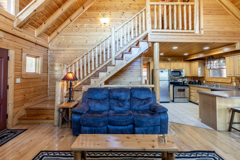 Charming Cabin Hot Tub And Pool Access
