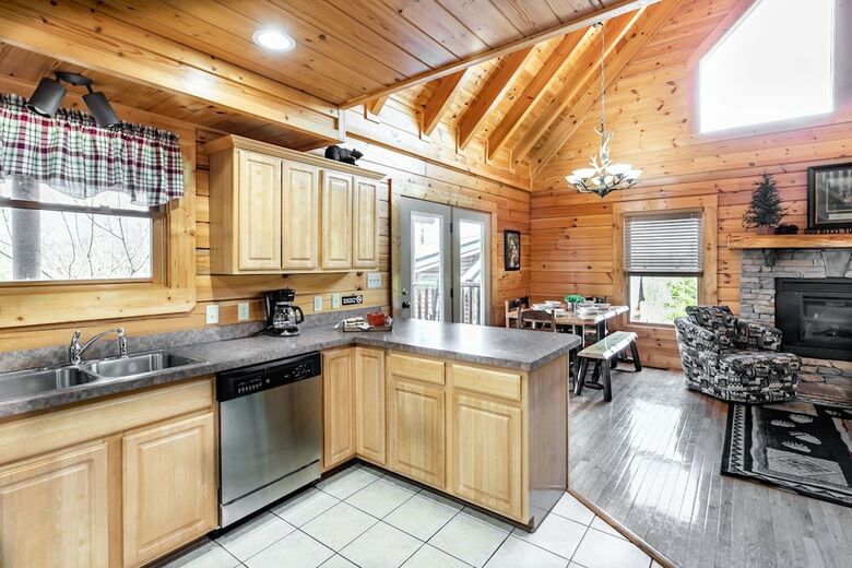 Charming Cabin Hot Tub And Pool Access