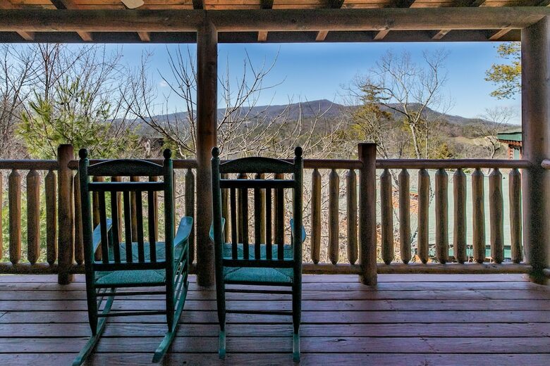 Charming Cabin Hot Tub And Pool Access
