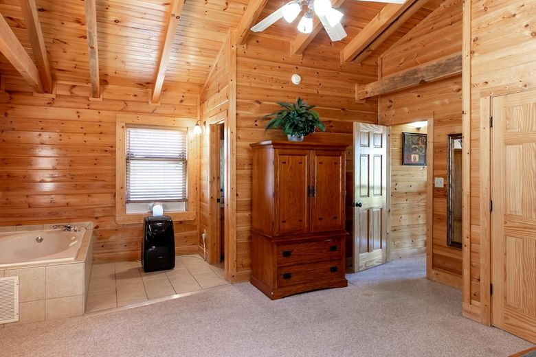 Charming Cabin Hot Tub And Pool Access