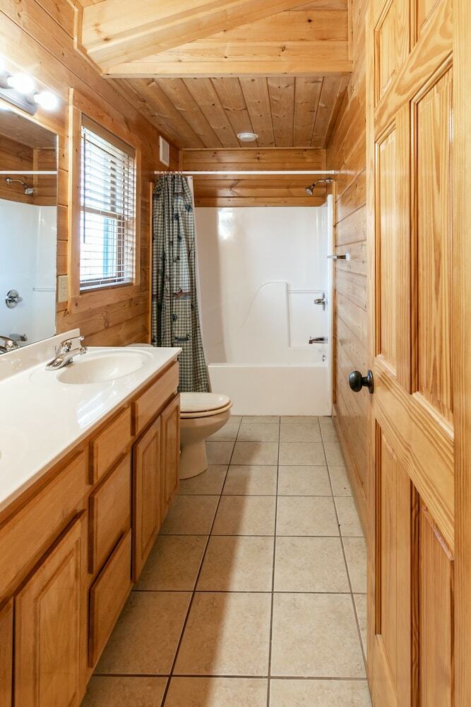 Charming Cabin Hot Tub And Pool Access