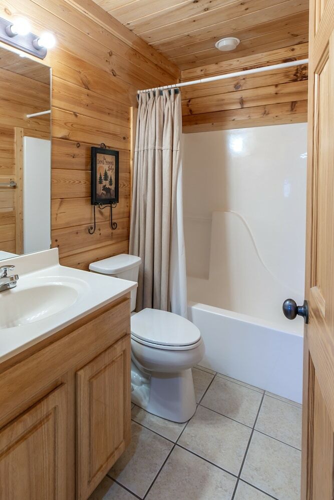 Charming Cabin Hot Tub And Pool Access