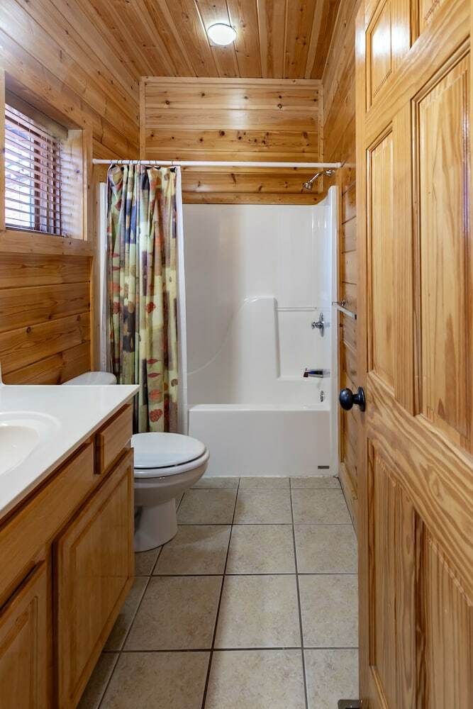 Charming Cabin Hot Tub And Pool Access