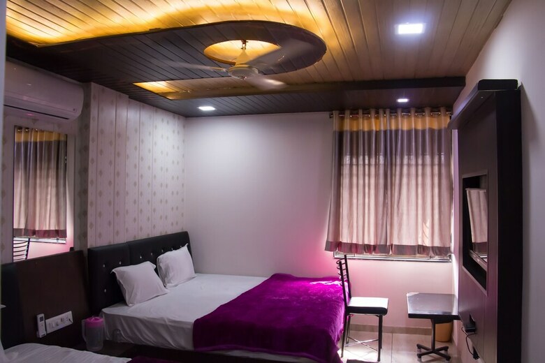 Hotel Shree Palace & Restaurant