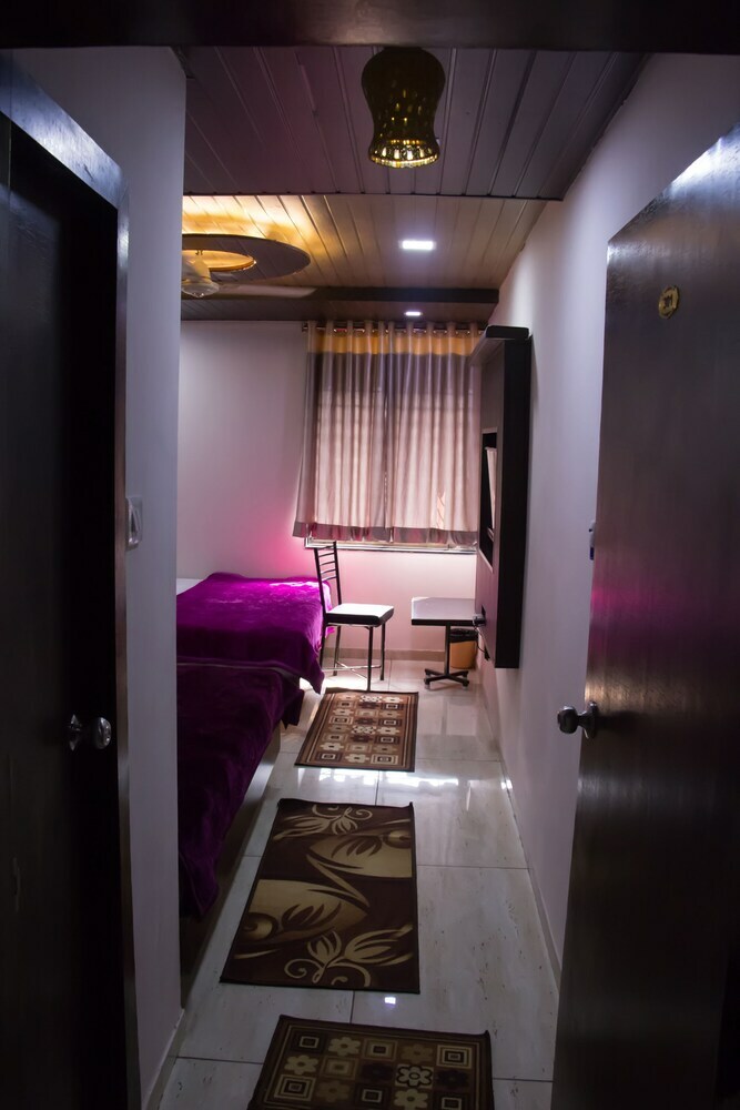 Hotel Shree Palace & Restaurant