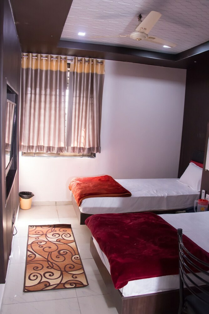 Hotel Shree Palace & Restaurant
