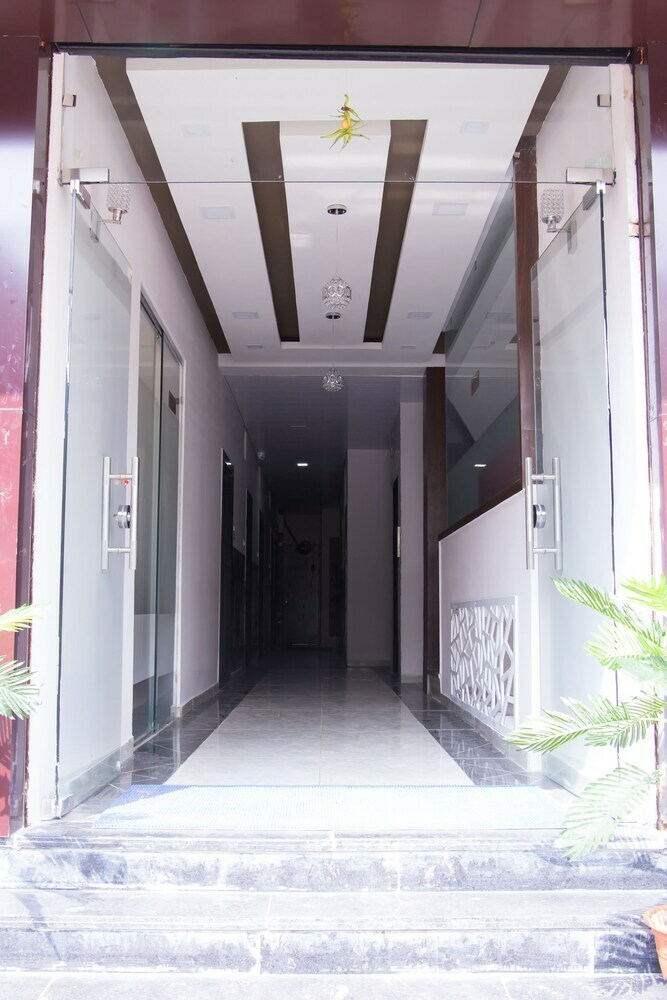 Hotel Shree Palace & Restaurant