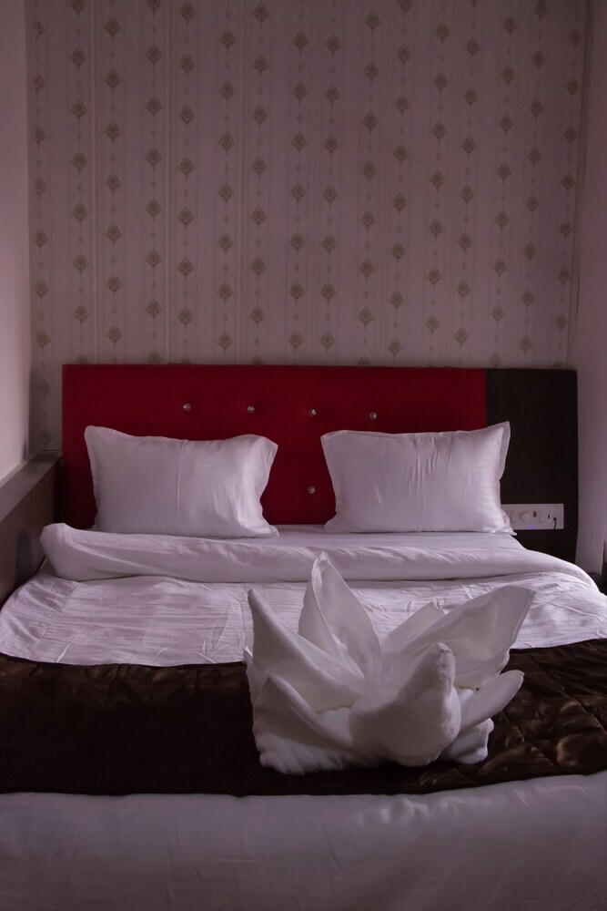 Hotel Shree Palace & Restaurant
