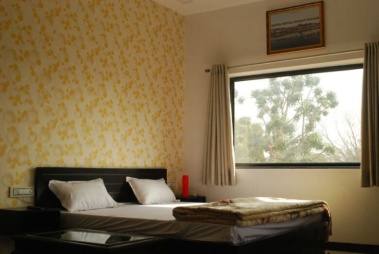 Hotel Royal Rawat Palace