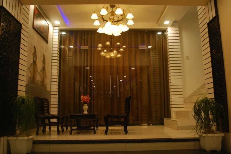 Hotel Royal Rawat Palace
