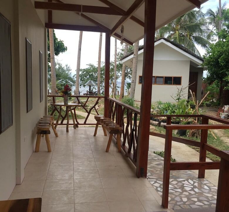 Hotel D's Ocean View Beach Resort
