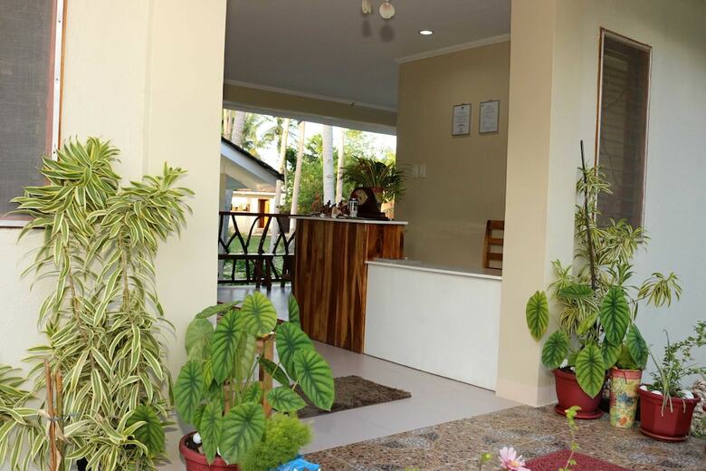 Hotel D's Ocean View Beach Resort