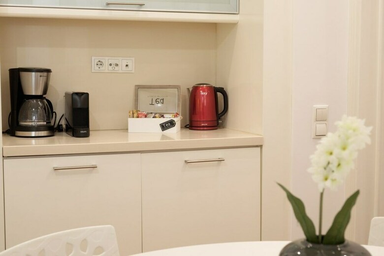 Spacious Modern 3bd Apartment