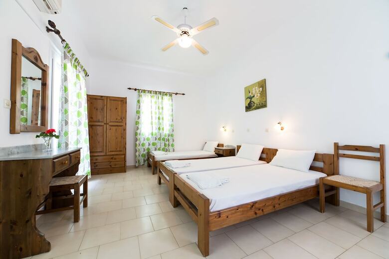 Hotel Theologos Place