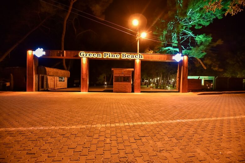 Hotel Green Pine Beach & Bungalows