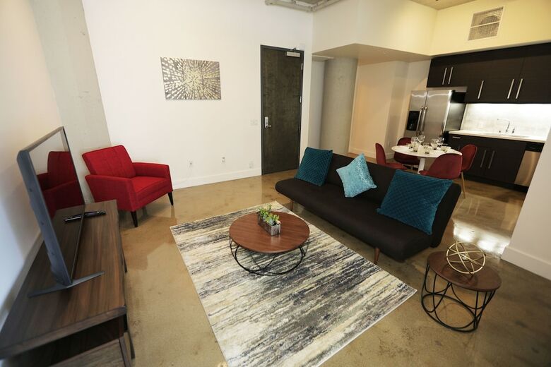 Aparthotel Downtown Lofty Suites