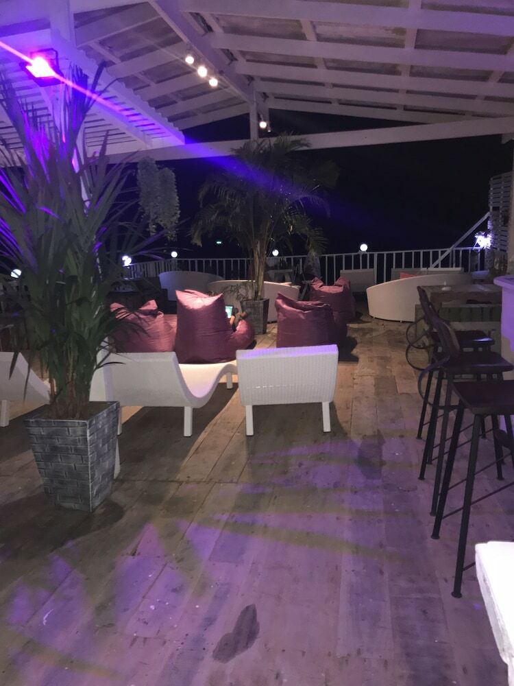 Hotel Karoon23