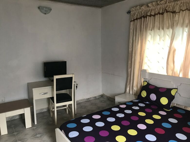 Tonis Hotel