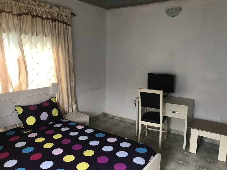 Tonis Hotel