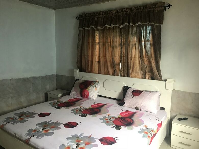 Tonis Hotel