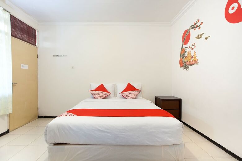 Hostal Oyo 143 Dukuh Kupang Residence