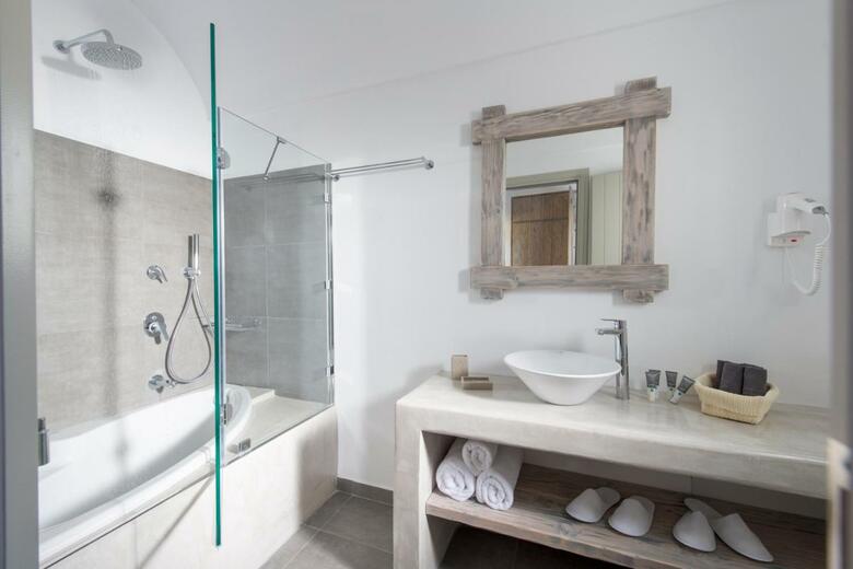 Hotel Caldera's Dolphin Suites