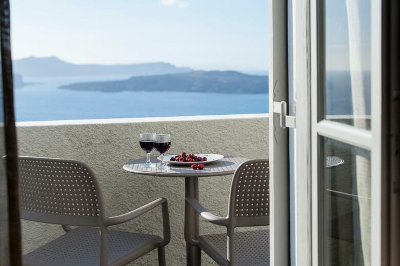 Hotel Caldera's Dolphin Suites